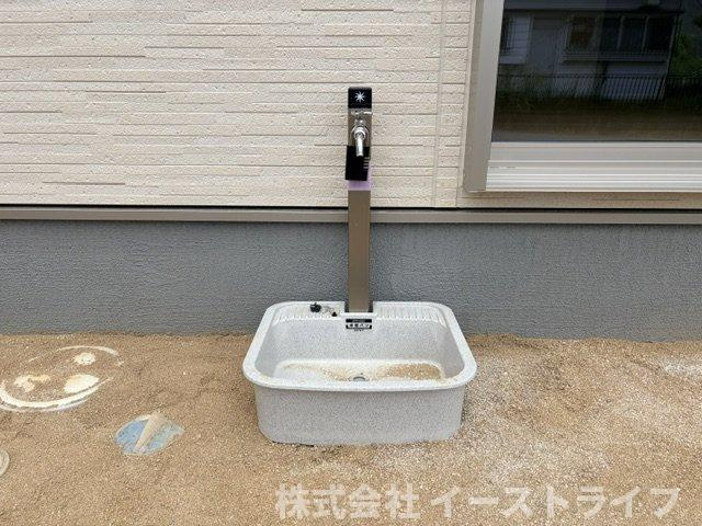 【新築戸建】　いわき市泉滝尻2丁目1期　長期優良住宅　のその他|同社施工写真　外水栓が設置されています。洗車やガーデニングの水やりにも便利です。