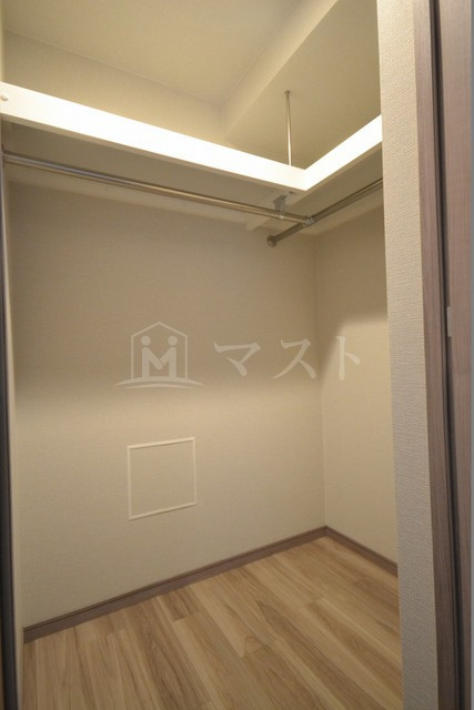プレサンスレジェンド堺筋本町タワーの収納|※建物内、別間取り参考写真