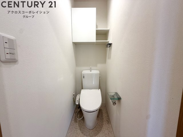 温水洗浄便座付きのトイレです♪