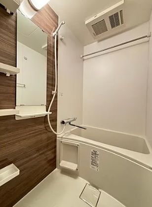 セレニテ難波グランデシュッドの浴室