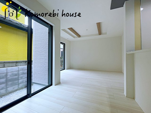 桶川市鴨川　5期　新築一戸建て　グラファーレ　01の居間・リビング|こちらのリビングで趣味の時間をお楽しみください