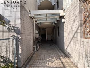 ロイヤルハイツ歌園２のエントランス