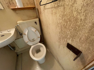 浴室内にトイレがあります！