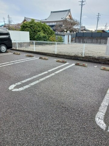 メゾンサニーの駐車場