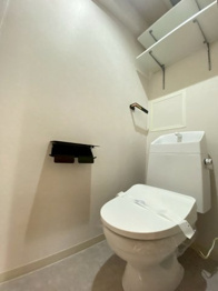 温水洗浄便座付きのトイレです♪