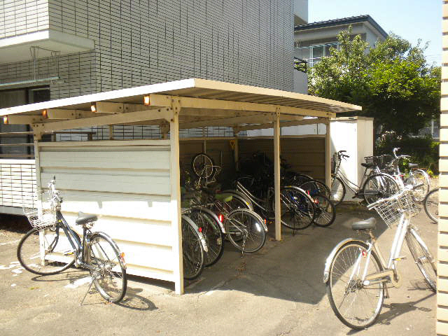 モア・ファミールの駐車場