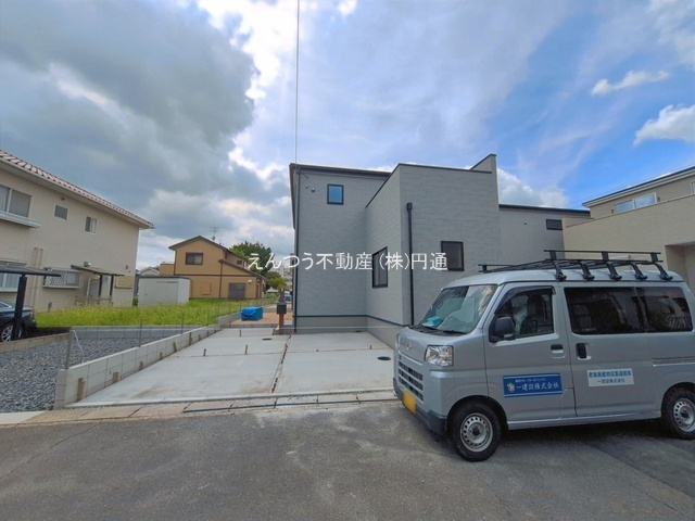 リーブルガーデン西高山町三丁目の前面道路含む現地写真
