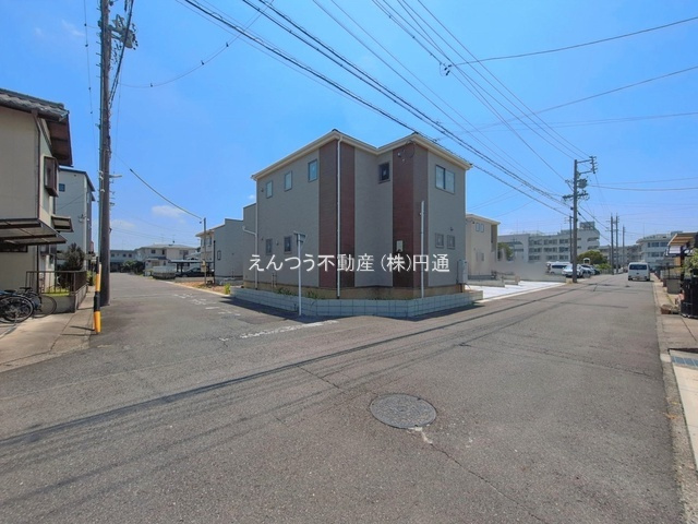 リーブルガーデン西高山町三丁目の前面道路含む現地写真
