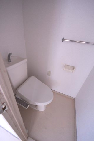 ロイヤルハイツ（マンション）のトイレ|コンパクトで使いやすいトイレです