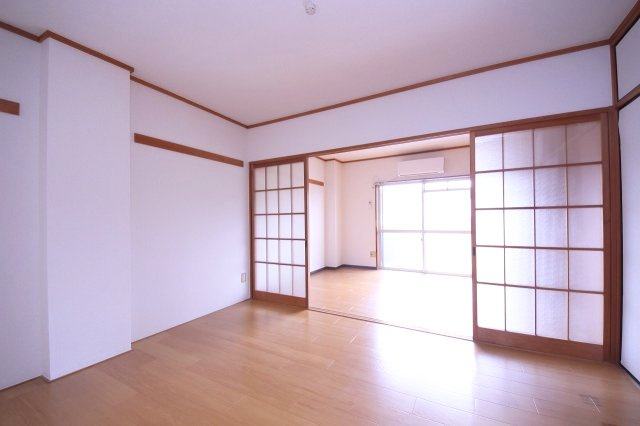 ロイヤルハイツ（マンション）の洋室|明るい洋室です