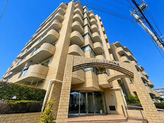 ウッディライフお花茶屋の外観|落ち着きと品格を兼ね備えた佇まい。永く愛着を持って暮らせるマンションです。