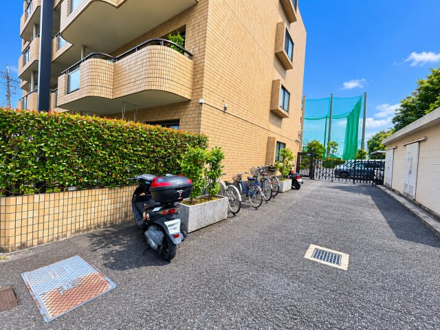 ウッディライフお花茶屋の駐輪場|毎日の通勤・通学やちょっとしたお出かけにも便利。暮らしを軽快にする駐輪場を完備。