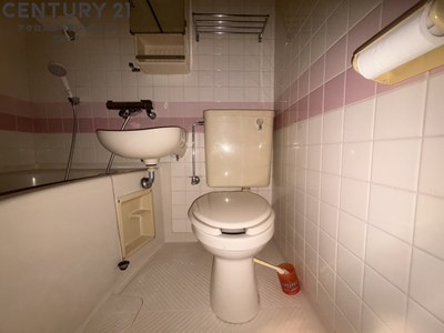 浴室内にトイレがあります☆
