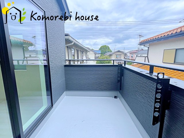 桶川市鴨川　5期　新築一戸建て　グラファーレ　02のバルコニー|バルコニーからの眺めを楽しみながら食事をしませんか