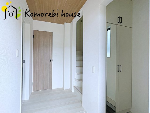 桶川市鴨川　5期　新築一戸建て　グラファーレ　02の玄関|ゆったりとした玄関です
