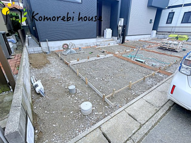 桶川市鴨川　5期　新築一戸建て　グラファーレ　02の駐車場|車をお持ちの方に嬉しい駐車場付きの物件です