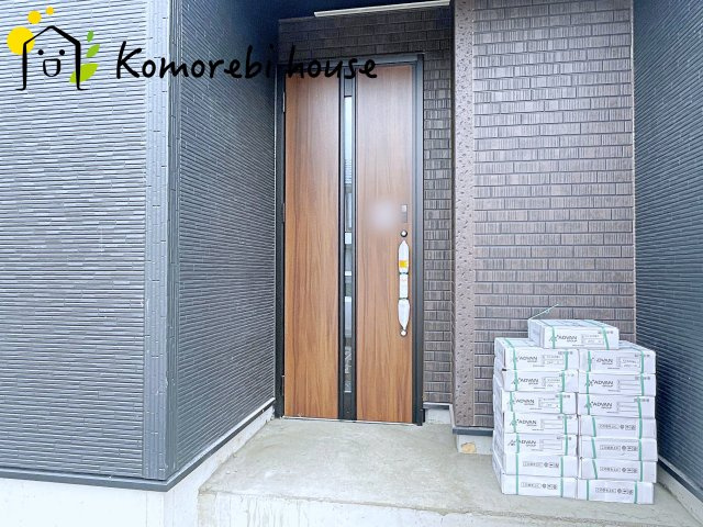 桶川市鴨川　5期　新築一戸建て　グラファーレ　02の玄関|落ち着いた玄関です
