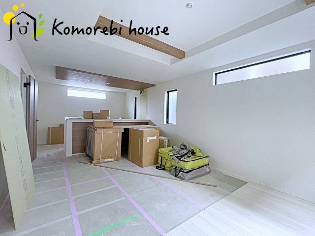 桶川市鴨川　5期　新築一戸建て　グラファーレ　02の居間・リビング|おしゃれなリビングです