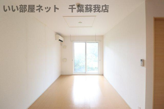 ヒルサイドハウスの居間・リビング|おしゃれな居間です