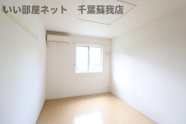 ヒルサイドハウスの洋室|明るい洋室です