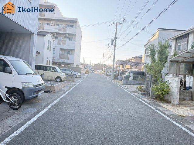 明石市二見町西二見駅前３丁目　中古戸建の前面道路含む現地写真|【ホームページに現地動画掲載中】●年中無休：当日予約可●前面道路は南西向き幅員約6ｍで広々しています