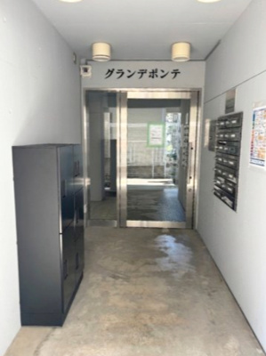 【エントランス】 | グランデポンテ | オートロック付のエントランス
