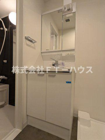 ケイディーエックスレジデンス原木中山の独立洗面台