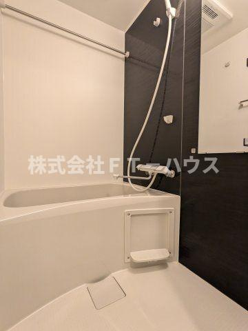 ケイディーエックスレジデンス原木中山の浴室