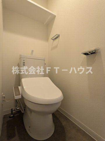 ケイディーエックスレジデンス原木中山のトイレ