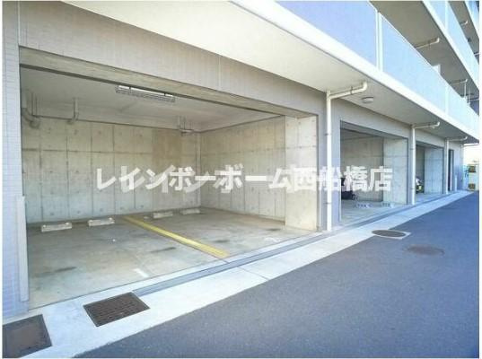 セラピアザ船橋の駐車場