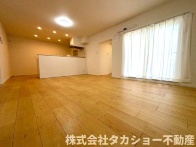 【居間・リビング】 | 高洲二丁目住宅7番　11号棟 | ゆったり過ごせるリビングです
