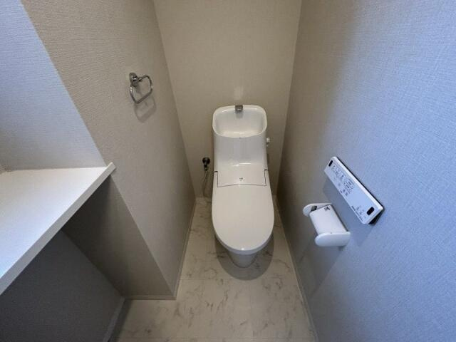 エルシア西永福のトイレ|落ち着いた色調のトイレです