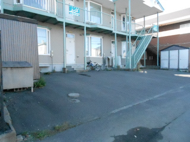 リーフ(芦野)の駐車場