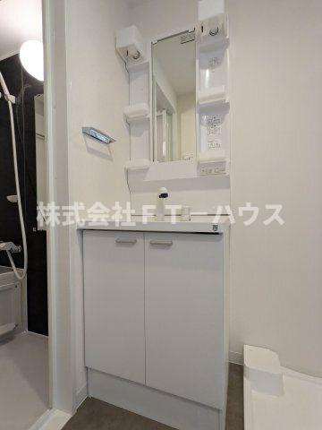 ケイディーエックスレジデンス原木中山の独立洗面台