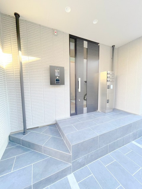 八王子市横川町の賃貸マンションのエントランス