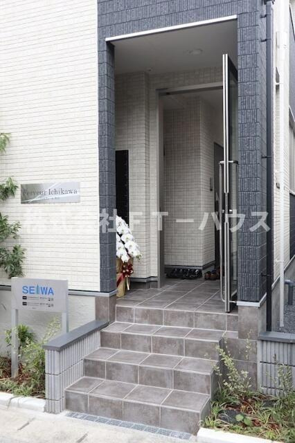 フェルヴェール市川のエントランス