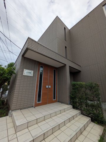 リバード北加瀬のエントランス