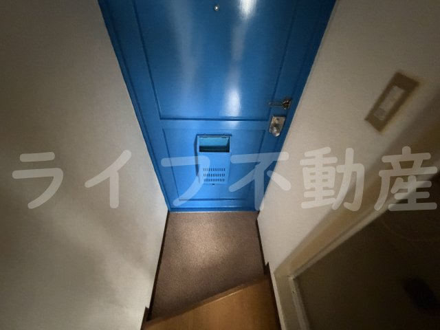 ニシムラハイツの玄関