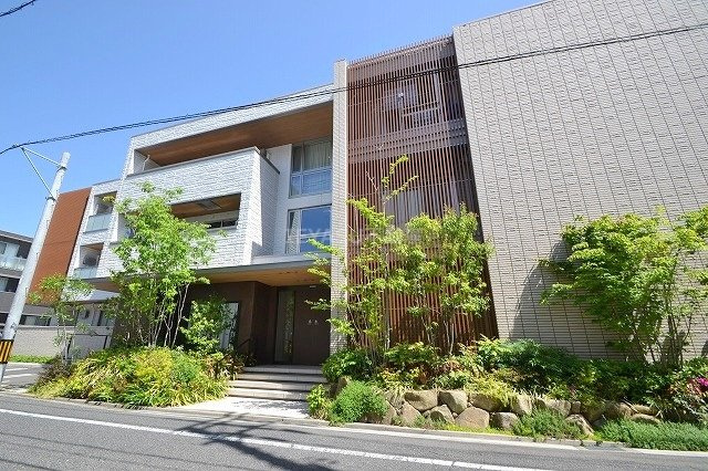 アズール庚午北の外観