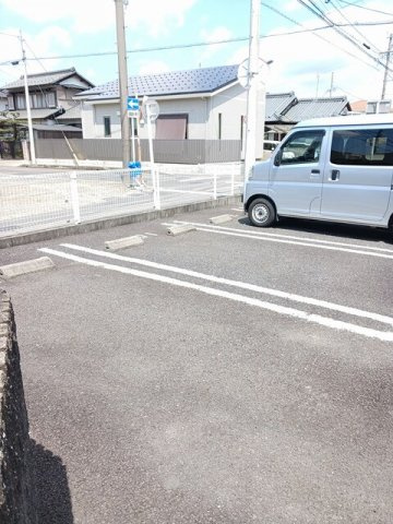 サンリッチⅢの駐車場