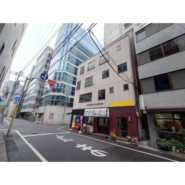 麹町駅前商業ビルの外観