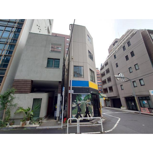 麹町駅前商業ビルの外観