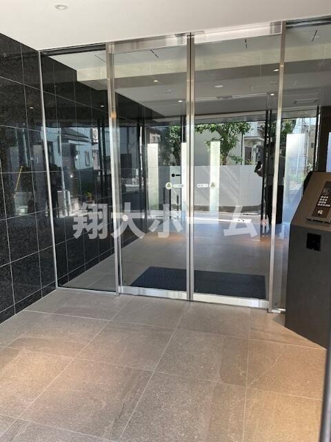 フレアコート北千住のエントランス