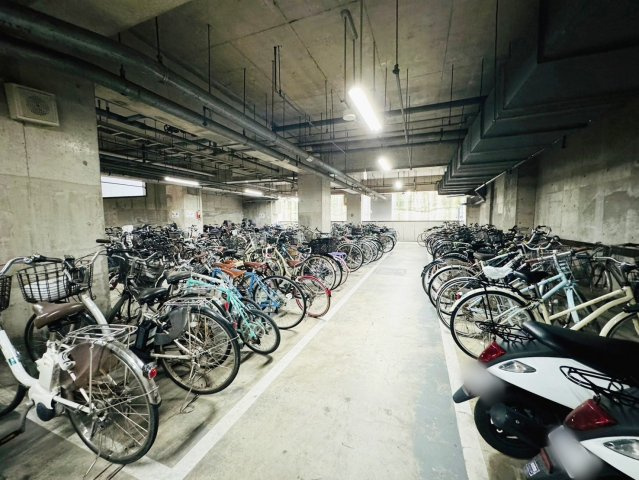 グランデュール鴨川3番館の駐車場