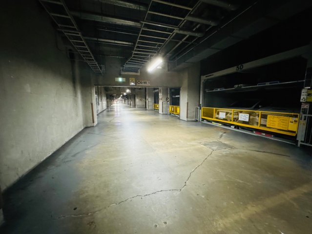 グランデュール鴨川3番館の駐車場