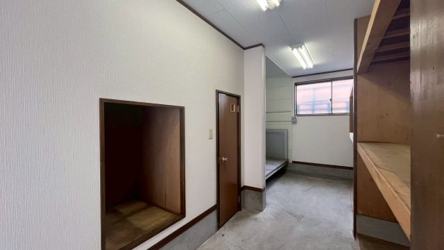 大阪市西成区南津守７丁目　貸倉庫・事務所の内装|内装は落ち着いています