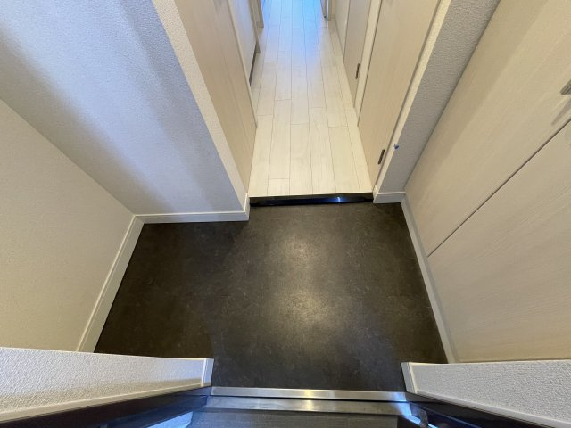 プレサンスみなと元町駅前の玄関