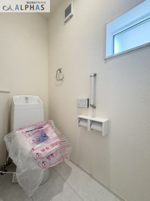 【トイレ】 | 加古川市野口町坂元　新築戸建 | ■清潔感あふれる洗浄便座付きトイレ♪