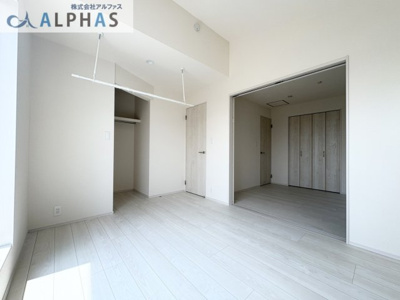 【洋室】 | 加古川市野口町坂元　新築戸建 | ■2階洋室6帖♪バルコニーから光が差し込み明るい雰囲気に♪