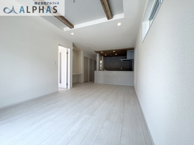 【居間・リビング】 | 加古川市野口町坂元　新築戸建 | ■明るく広々LDK！！ご家族の団らんにゆったりした空間♪